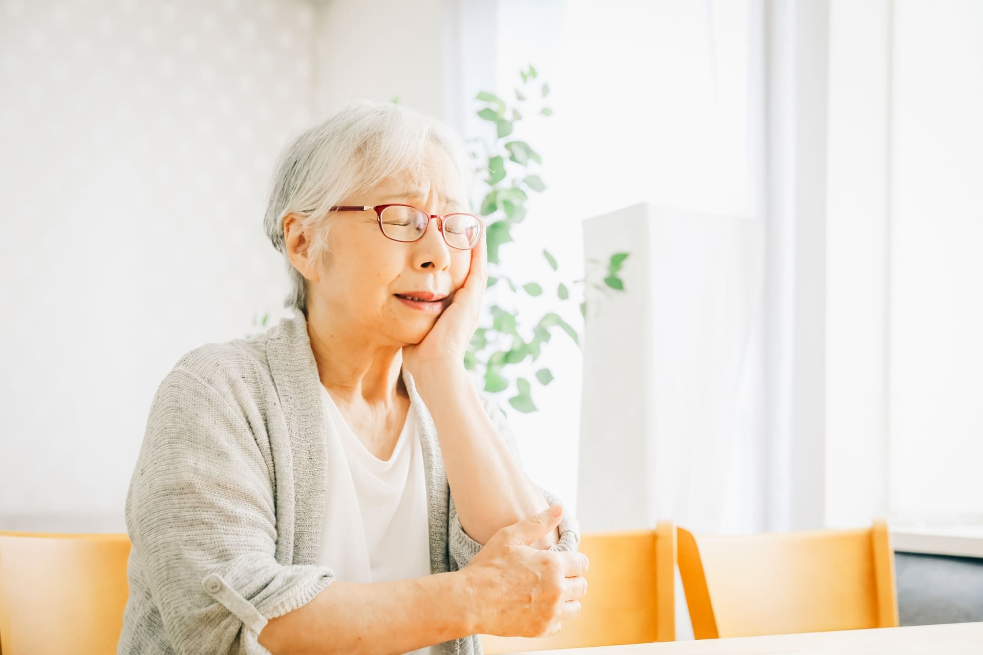 歯の根元むし歯の予防法は？高齢者に最適なケアとは